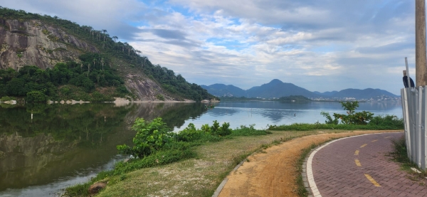 Lagoa de Piratininga, na Região Oceânica de Niterói, uma das áreas que poderá receber espigões caso o projeto seja aprovado
