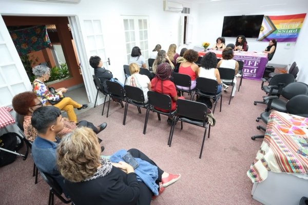 "Qual feminismo? Para quem e com quem?" - foi o tema da primeira mesa de debates do Encontro de Mulheres na Aduff