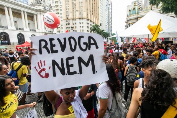 Momento da manifestação de estudantes e de educadores, realizada em março de 2023, no Rio de Janeiro