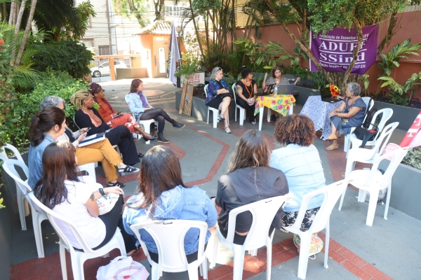 Roda de Conversa abre debates no segundo dia do I Encontro de Mulheres na UFF